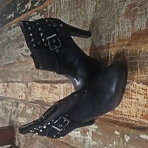 BCBG Women's Low Cut Boots